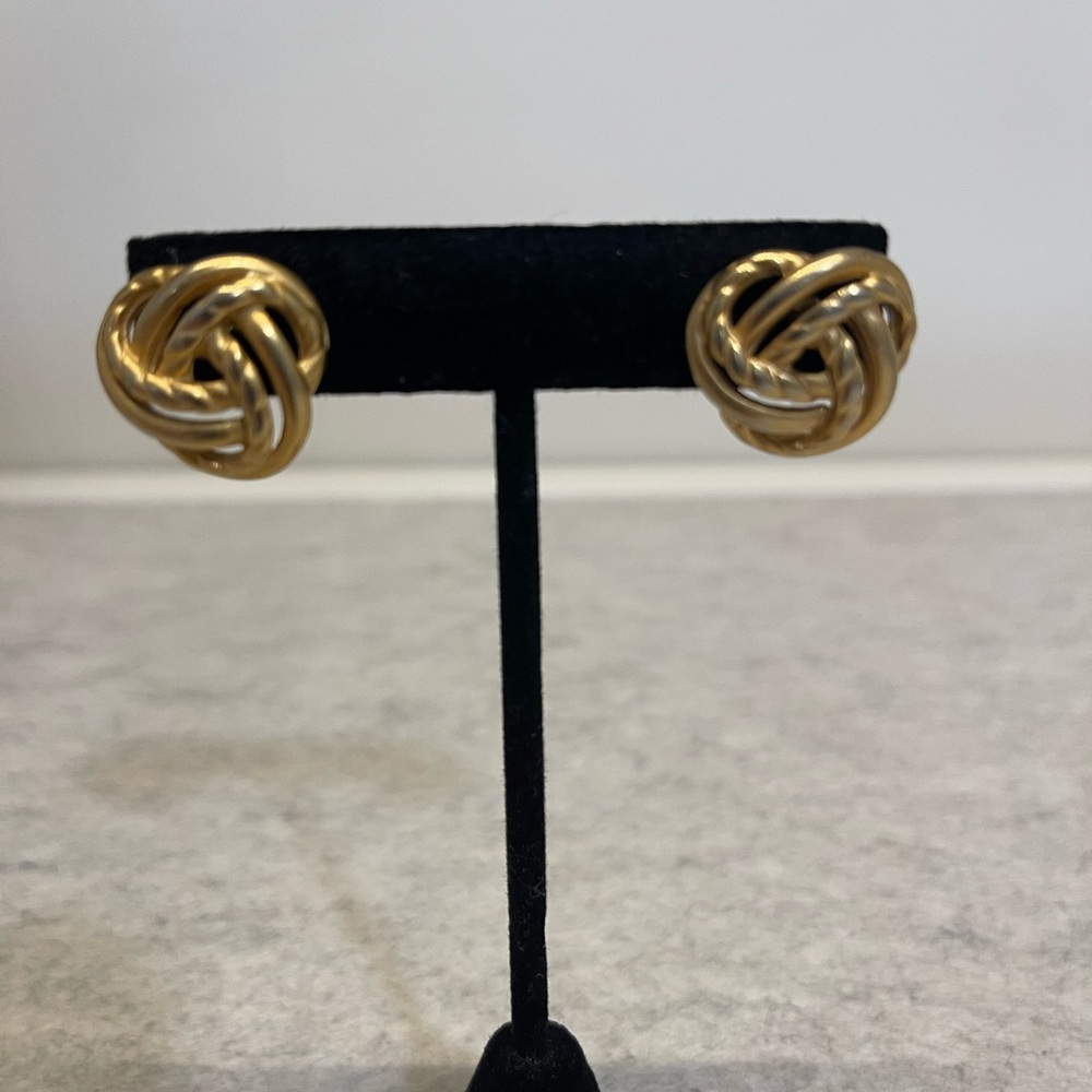 Gold Knot Earrings 💕